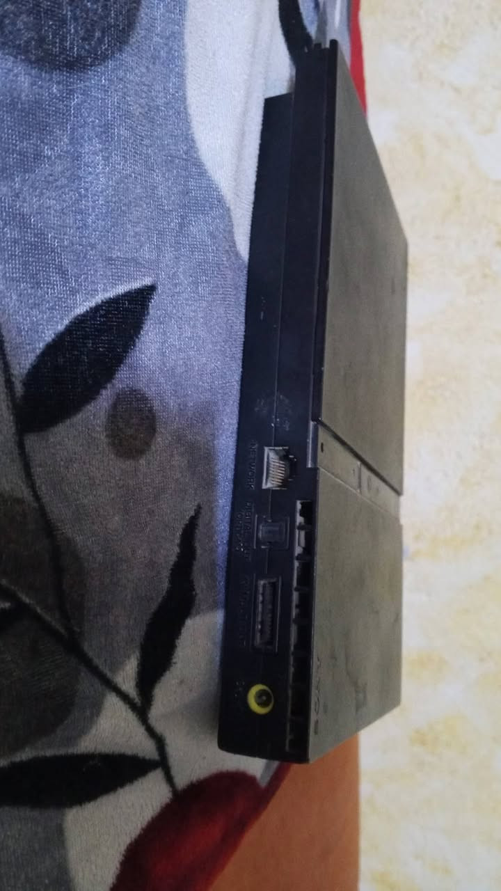 السلام عليكم  بلي 2 السلم بس جهاز بدون ملحقات مكاني الحله للتواصل  واتساب ***********
