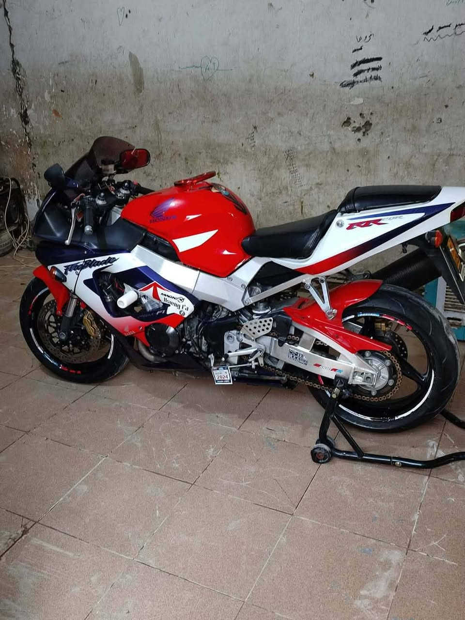 سلام عليكم 929للبيع مكفوله كفاله عامه حتى من زلغ مكان نجف كوفه سعر 22 وبيه مجال شراي يشلع عيوني 
*********** واتساب
