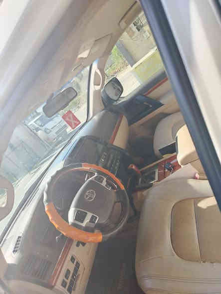 السلام عليكم لاندكروز ٢٠١٢ شركة جيهان محرك ٨ سلندر ٤٦٠٠ رقم بغداد تحويل مباشر سياره جديده وجاهزه من كلشي مابيه اي نقص ومكفوله من الصبغ بيه فقط شخط اصغير موضح بالصوره والسونار هم موجود السعر ٣٠٥ جوه السوك علما السياره بدون فتحه 
***********
