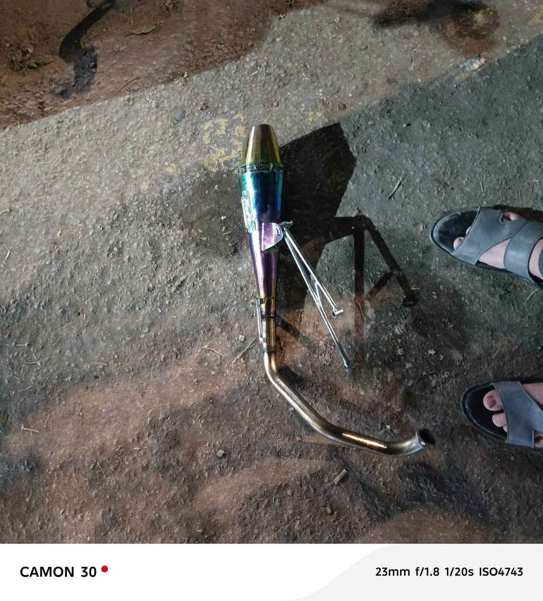 صالنصات ثنين وحدة إف إم والثانية أم 7 ألوان للبيع للتواصل ***********
