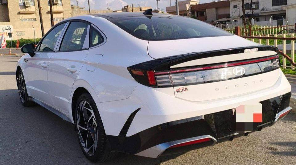 هيونداي سوناتا 2025 للبيع

رقم: كاتي بدون رقم
الممشى: 300 مايل (بحالة صفر)
المحرك: 2.5 لتر بدون توربو (المرغوب)
اللون: أبيض ثلجي
المواصفات: فول
بصمة (أبواب + صندوق)
تشغيل عن بعد
شاشة كبيرة (CarPlay + Android Auto)
شحن وايرلس
مثبت سرعة
قيادة شبه ذاتية
نظام تحديد المسار
رادار أمامي / جانبي / خلفي
كاميرا 180 درجة
تحكم ستيرن
سايد بريك بصمة
مودات قيادة (Normal - Sport - Sport Plus - Custom)
سقف بانوراما
تبريد/تدفئة مقاعد
عداد ديجتال يتغير حسب وضع القيادة
جير 8 سرعات + شفتات ستيرن
نظام صوتي قوي
نوافذ أوتوماتيك
Auto Hold
إضاءة LED أمامي وخلفي
الحالة:
سيارة كلين جداً، بدون صبغ وبدون بارد (بشرط الفحص)
ملاحظات:
تكلفة الرقم 12 ورقة

الموقع: موصل
رقم الهاتف: ***********
