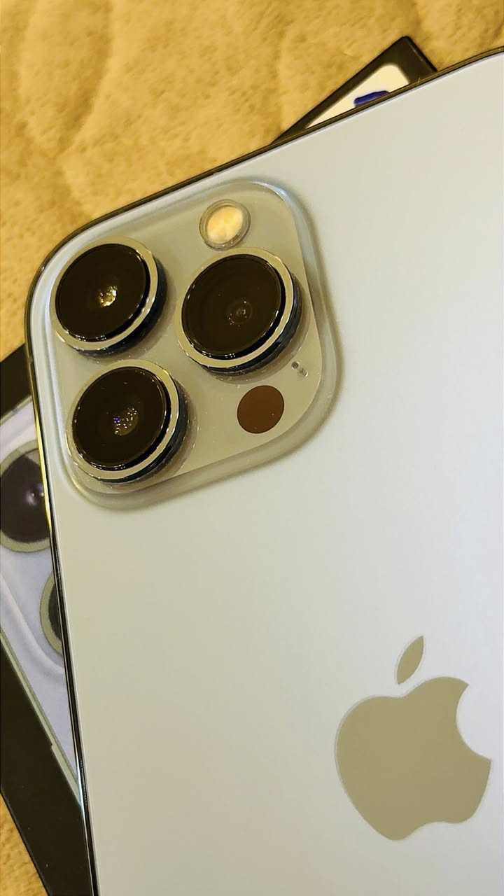 السلام عليكم
13 برو ماكس 256  بحري 
بطاريته 86 
نظافته فوك ال100  بعده لوك 
ملحقاته كامله 
سعره ٧٠٠ الف 
مكاني بغداد *********** واتس
