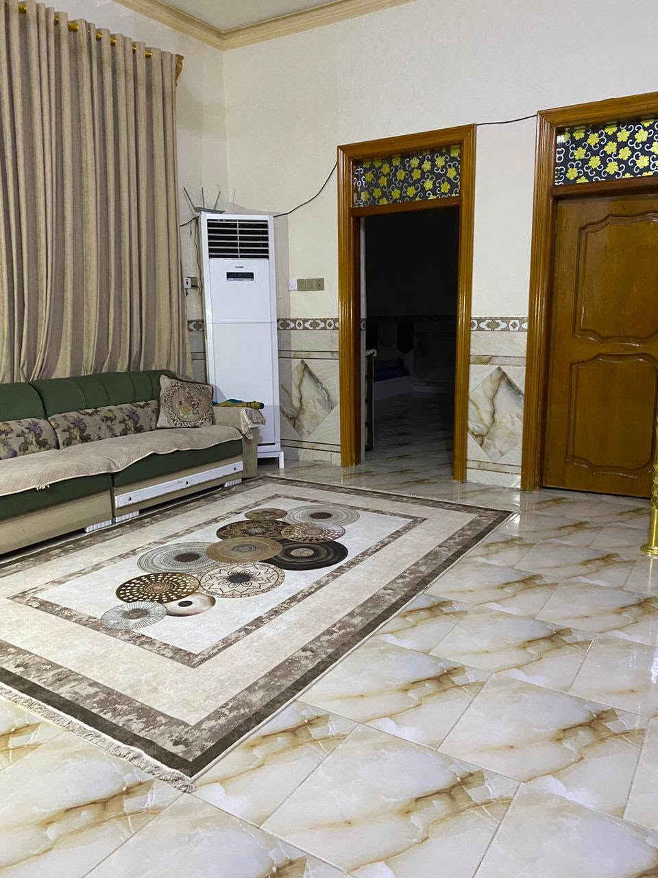 اعاده النشر بسبب الوعود الكاذبه دار للبيع او مراوس العنوان حي الجامعي شارع 30 نهايت عل سايدين يتكون  طابق الارضي غرفه صاله مطبخ استقبال صحيات كراج سياره طابق ثاني غرف عدد 2 + صاله البناء حديث الاستفسار *********** عمارة, ميسان
