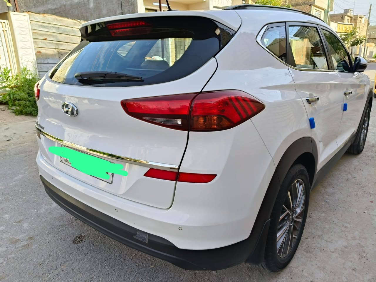 السلام عليكم توسان خليجي فول مواصفات بصمه بنروما كشنات جلد كهرباء تبريد قطعتين خمس عدسات عدسة دوارة مري شفط شاحن واير ليس اشاير بالمري انظمه قيادة سايد بريك بالرجل بدون صبغ بيها بارد 
سعر 200 بيها مجال بسيط 
***********
