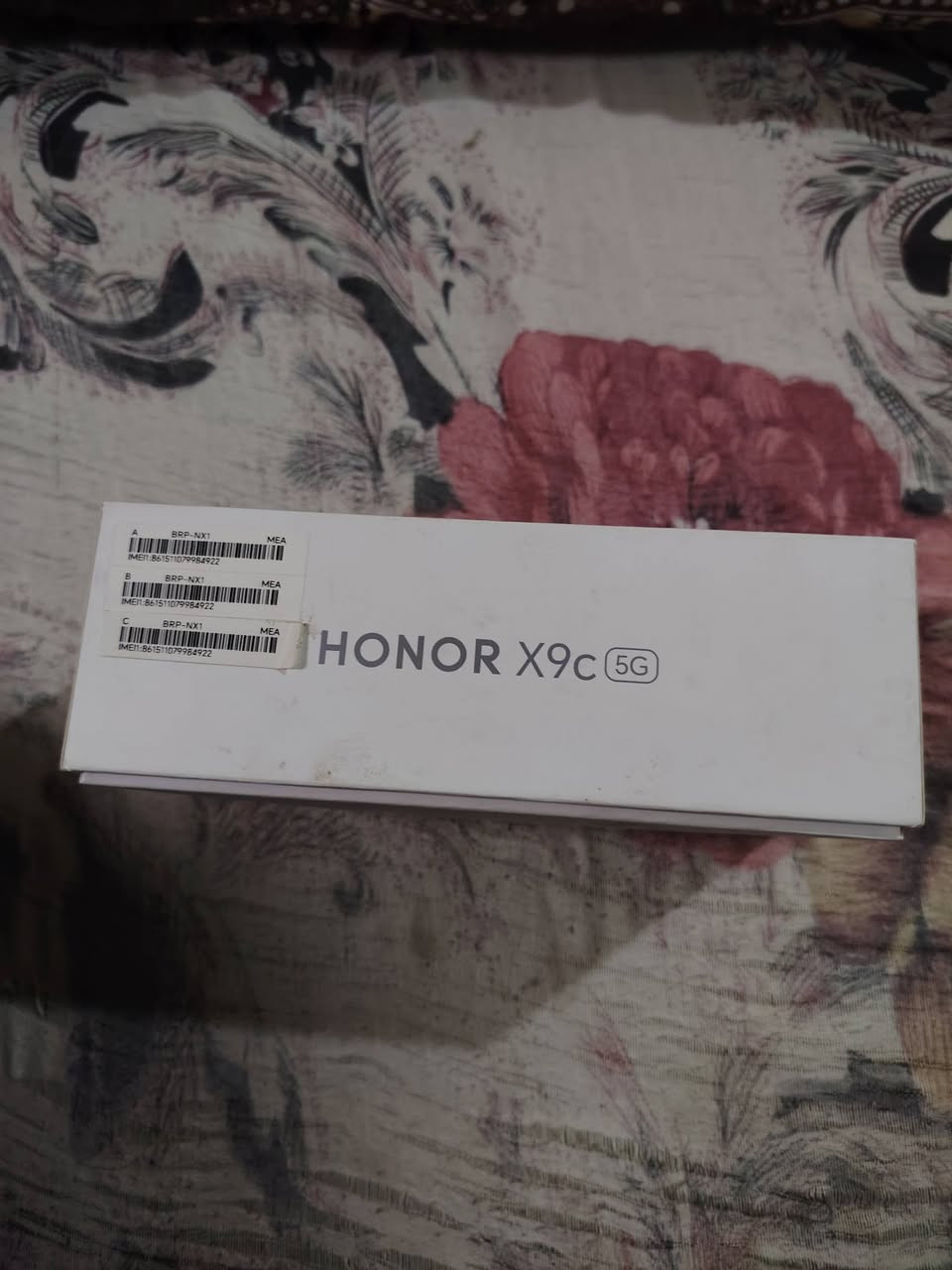 سلام عليكم موبايل للبيع هونر  اُصًلًيےّ ذاكرة 256 عشؤائية 12 علـّۓ  12  لافطر ولابي اي خلل استعمال فقط 7 اشهر جديد وكارتونتة وياه وشاحنتة الاصلية وكفرة وياه وكلشي وياه حتة المفتاح مال بيت الخط موجود وياه يدعم 120 فريم وبطارية 6600 ملي امبير  السعر 325 محتاج عِنـ.̷̷̸̷̐ـديّ  تكتك عطلانة اريد اشدلها مكينة رحمة الوالديك للتكسر بالسعر ه̷̷َـَْـُذآ تلفوني الخاص لين محتاج مكاني كربلاء اتصل ***********
