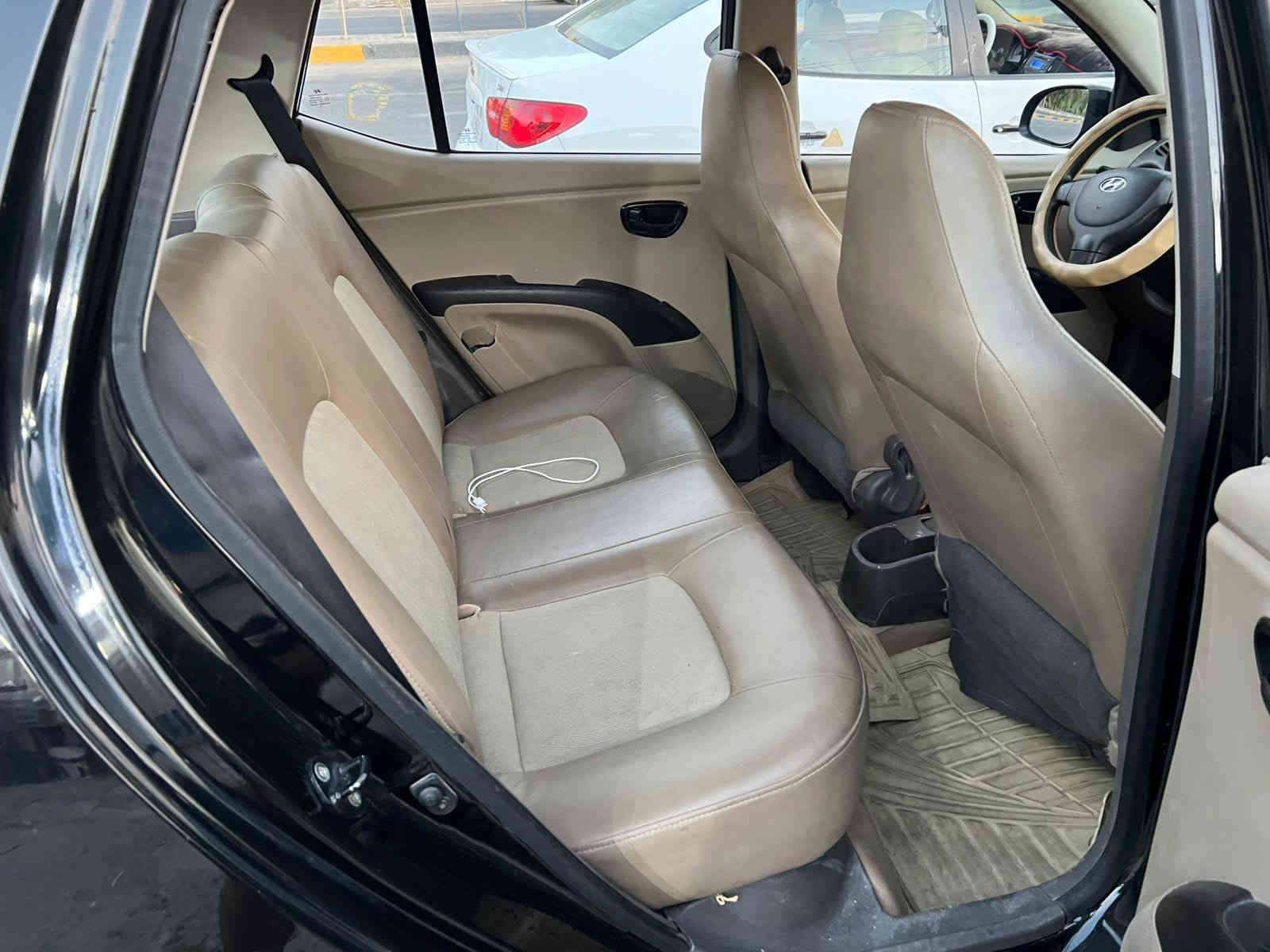 هونداي i10 موديل 2015 ماشيه 56الف كيلو مكفولة كفالة عامة كير و المحرك متر سياره جديده من كل النواحي استعمال جدا بسيط وممتعوبه عنوانها بغداد السعر 85 وبيه مجال قليل

للاستفسار رقم الهاتف  ‭ ‭***********
