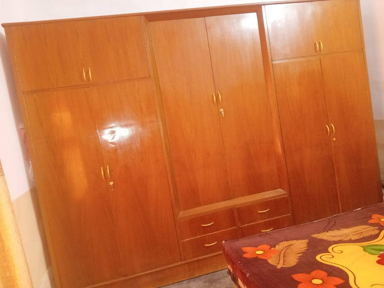 السلام عليكم غرفة خشاب للبيع سعرها مناسب للاستفسار الاتصال على الرقم ***********
