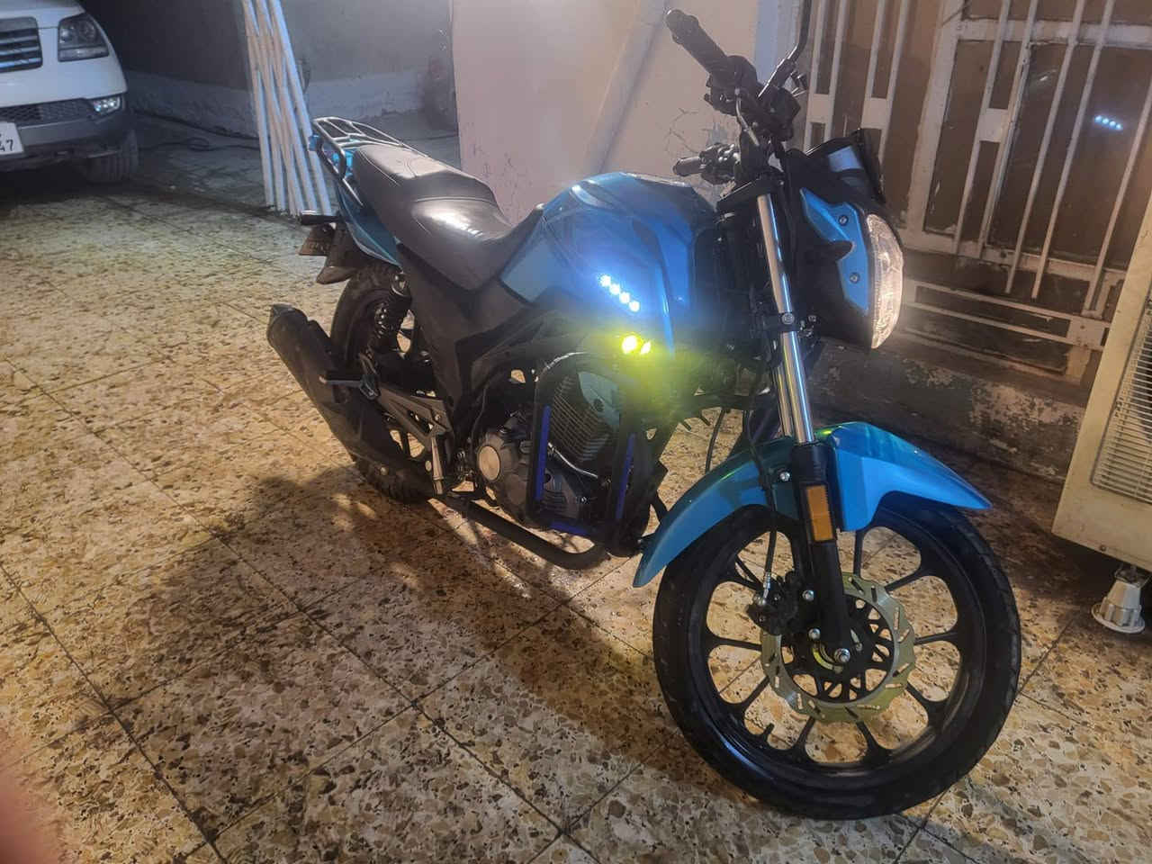 دراجه نوع RK200 مشتريه  عجله الخليج باسمي الدراجه ماشيه ٨٠٠٠ الاف نظيفه جدااااااا اخت الزيرو للبيع فقط بيه البطاريه هابطه يحتاجله تبديل السعر  مليونين وستميه (٢٦٠٠٠٠٠) تحويل مباشر باسم المشتري  مكاني بغداد للاتصال ***********  ابو محمد
