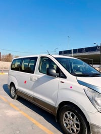بيها قطعتين تبديل باب سلايت وجاملغ امامي بدون دواخل جهة اليمين وباب سل...