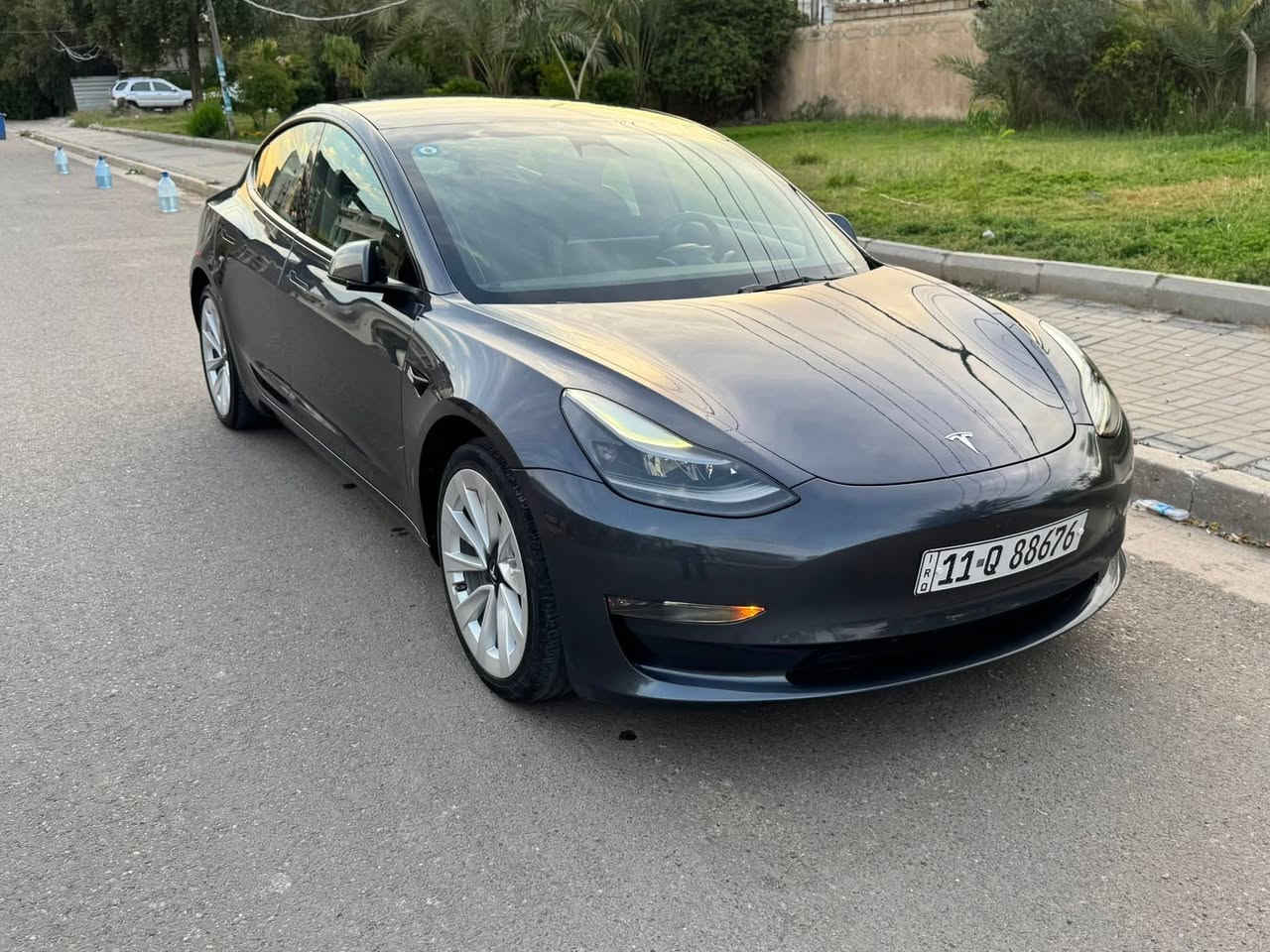 تسلا 2023 دبل موطور 
اون لاين محدثه جديده كلش حادثها كلش بسيط 
فقط قبق جنطه باقي بدون صبغ السعر 165 بيها مجال للشراي 
الاستفسار *********** مكاني بغداد السيديه
