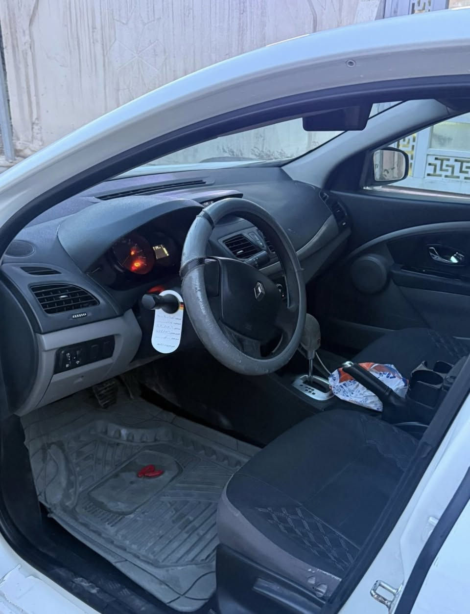 رينو ٢٠١٣ بيها قطعتين ونص تقريبا صبغ السيارة كلها شرط محرك كير طخم امامي وخلفي شرط السيارة بيها قاصرين ٤ سنوات تتحول وباقي الاجراءات القانوينة كلها شرط سعرها ٥٥ وبيها مجال ***********
