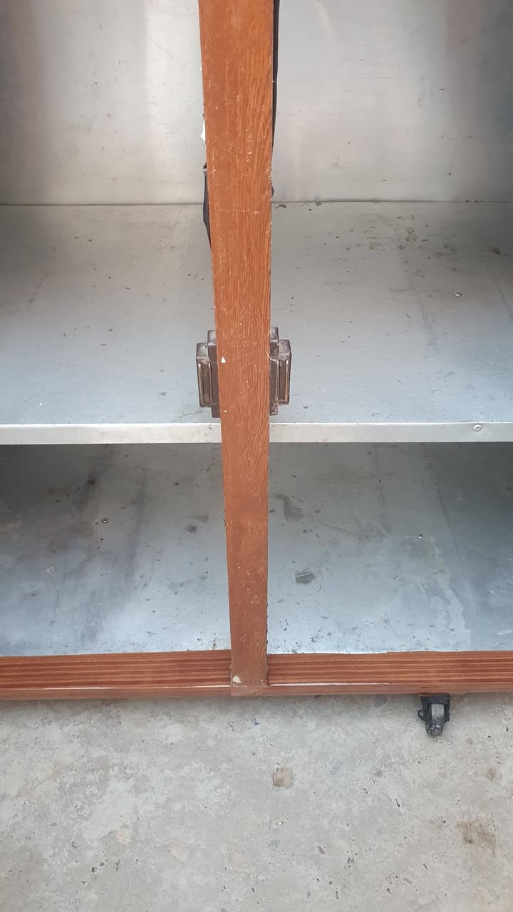 كاونتر للبيع مترين ونص
السنك متر ونص السعر ٢٥٠ وبي مجال
***********
***********
