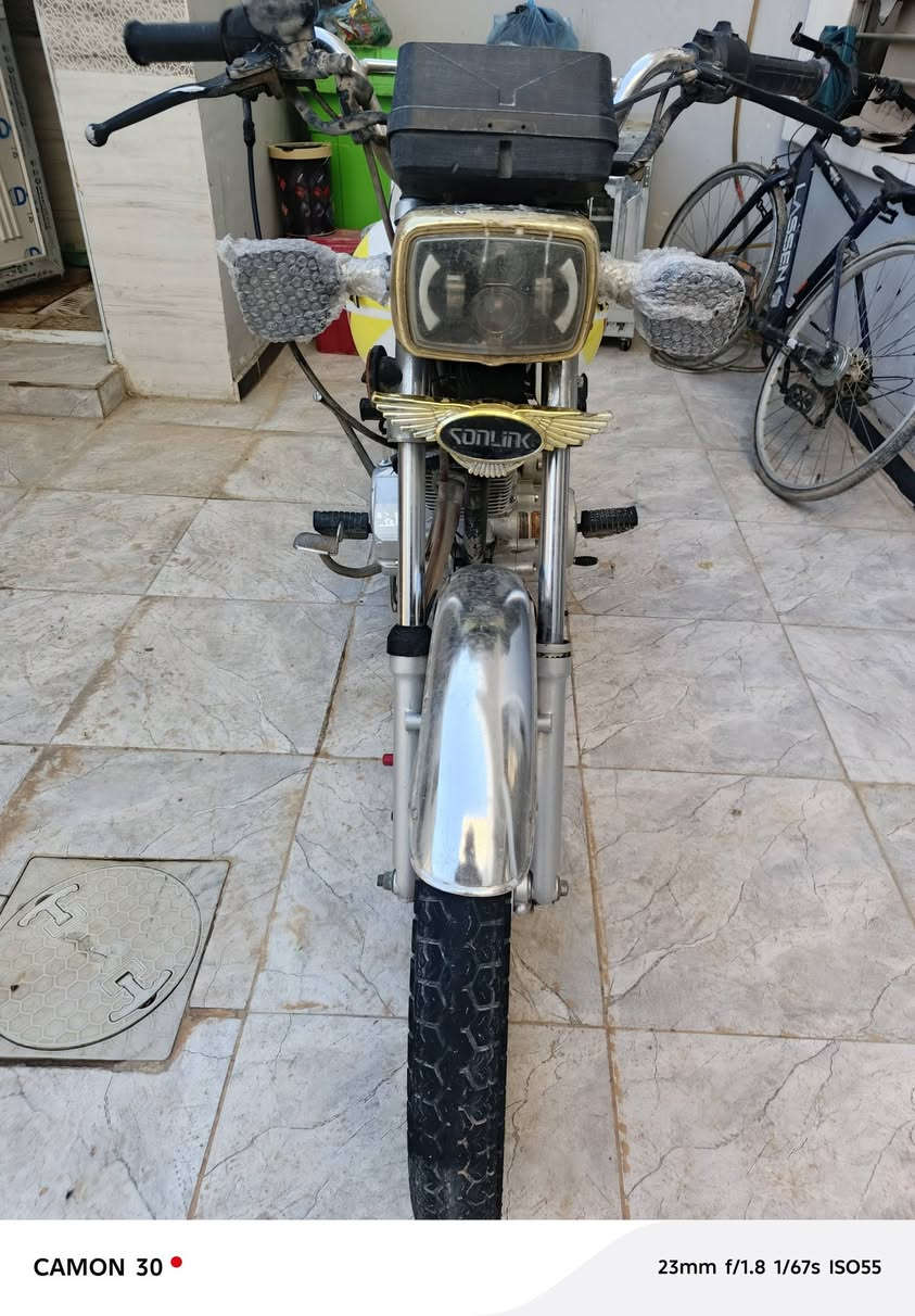 السلام عليكم دراجة سونك للمراوس أو بيع موديل ٢٤للبيع السعر ٦٠٠وبيها مجال للطيبين المكان بغداد زعفرانية ‏‏‪***********‬‏ أوراقها بيها كهربايات كلها شغالة سلف نكرة لايت زنون
