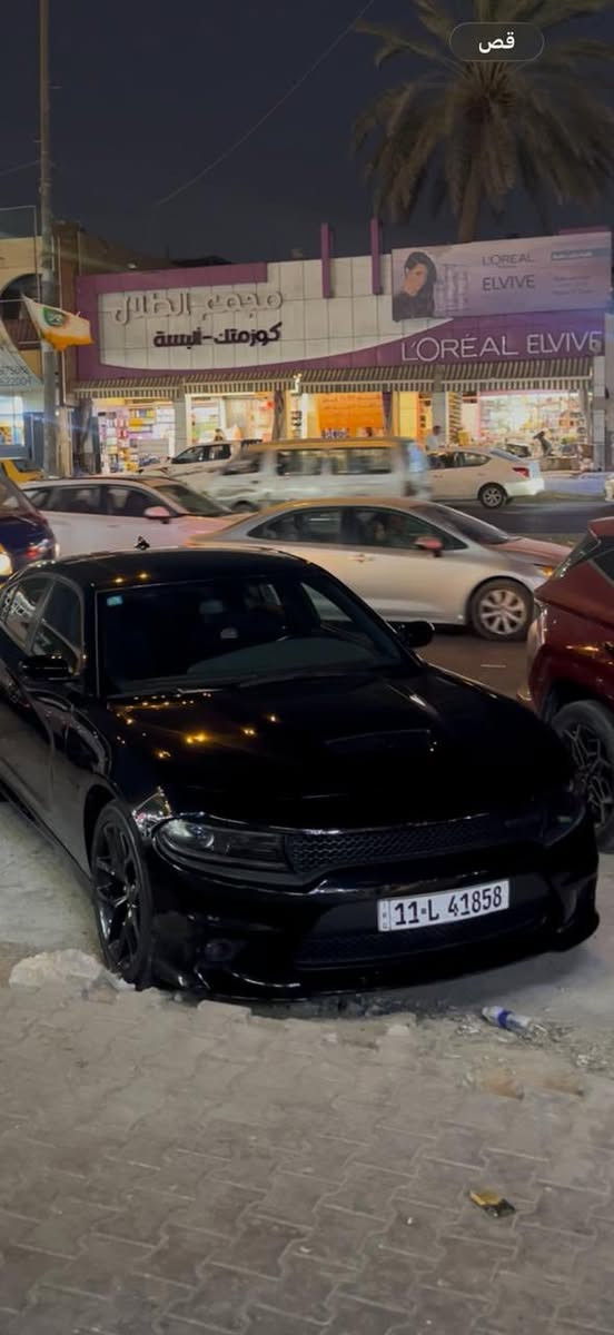 السلام عليكم للبيع جارجر موديل 2022 هيمي مكينة 5700 ستوك السيارة ع وضع الشركة حتى حجر البيئة مالتها البلادي رقم بغداد بأسمي  ماشية 40 الف حادث السيارة كلش خفيف وصور الحادث موجودة بل منشور السعر 280 ورقة وبيها مجال للاتصال ***********
