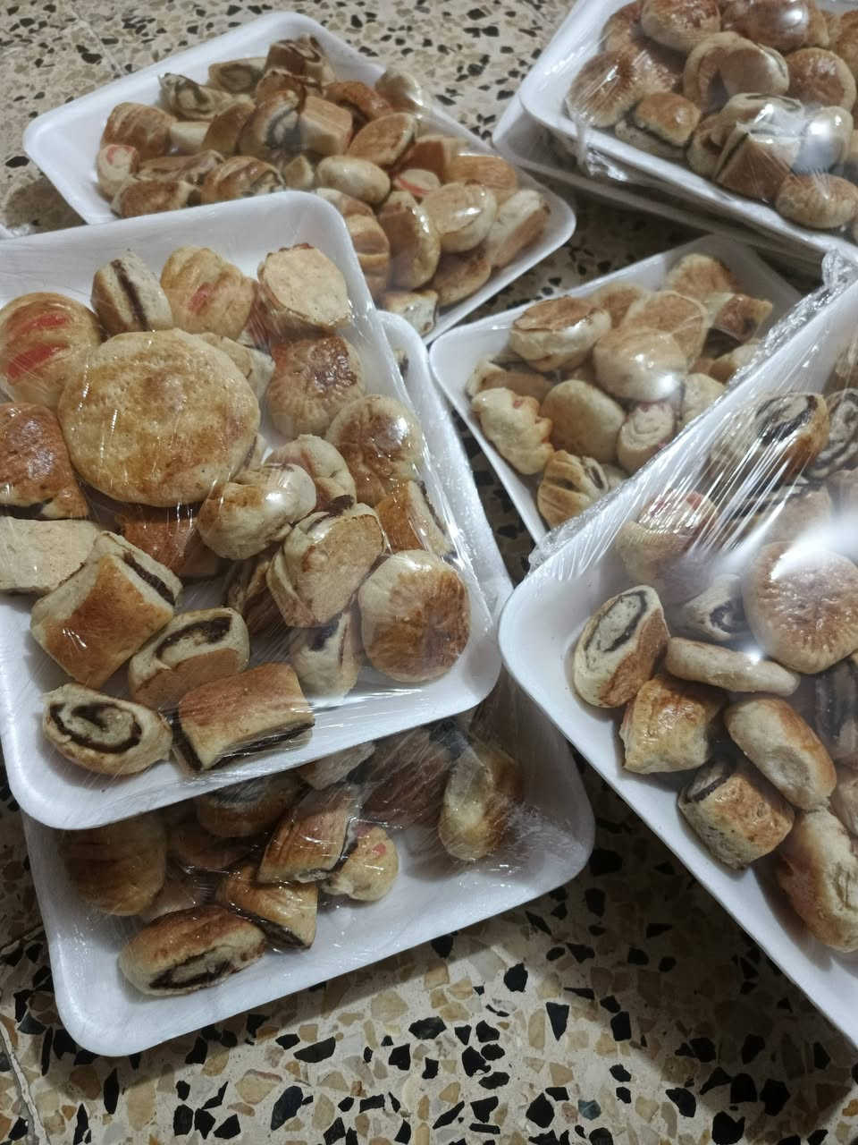 تم بعون الله فتحنا حجز كليجة العيد كليجه اهلنا 
قائمه الاسعار 
حشو جوز ب8
حشو تمر 7
حشو حلقوم 6
حشو السمسم والمبروش الكيلو 6
الخفيفي محشي تمر 7
خفيفي ساده 5الكيلو 
وعدنا عرض كل 5كيلوات مشكل او انتو تطلبو  شنو المشكل 
***********
