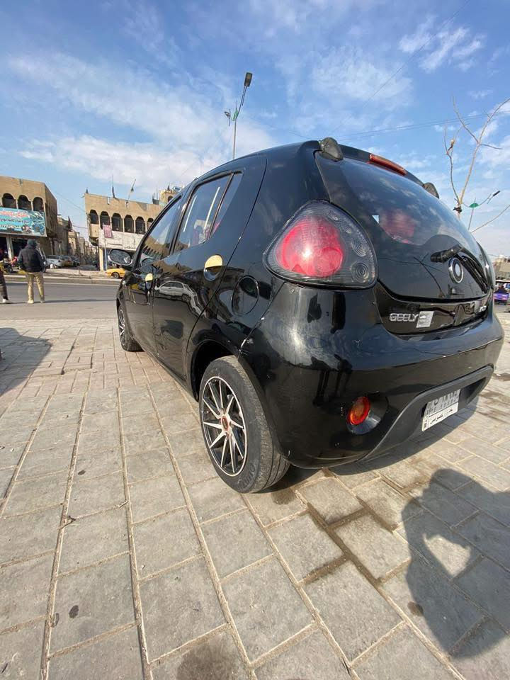 سلام عليكم للبيع فقط باندا موديل 2013 سنوية لغاية  شهر 7 /2026 السعر المطلوب  49 $ وبي مجال غرفه السياره نظيفة حسب ما واضح بالصور والكشر يرادله شويه ترتيب وما ماثر بشي كير ومكينه نظيفات وع الفحص والكهرباىيات كلها شغاله التبريد شويه منقص غاز فقط وحاليا شغال تخم تاير جديد للاستفسار اكثر الاتصال ع  *********** اتصال فقط مكاني بغداد م الصدر
