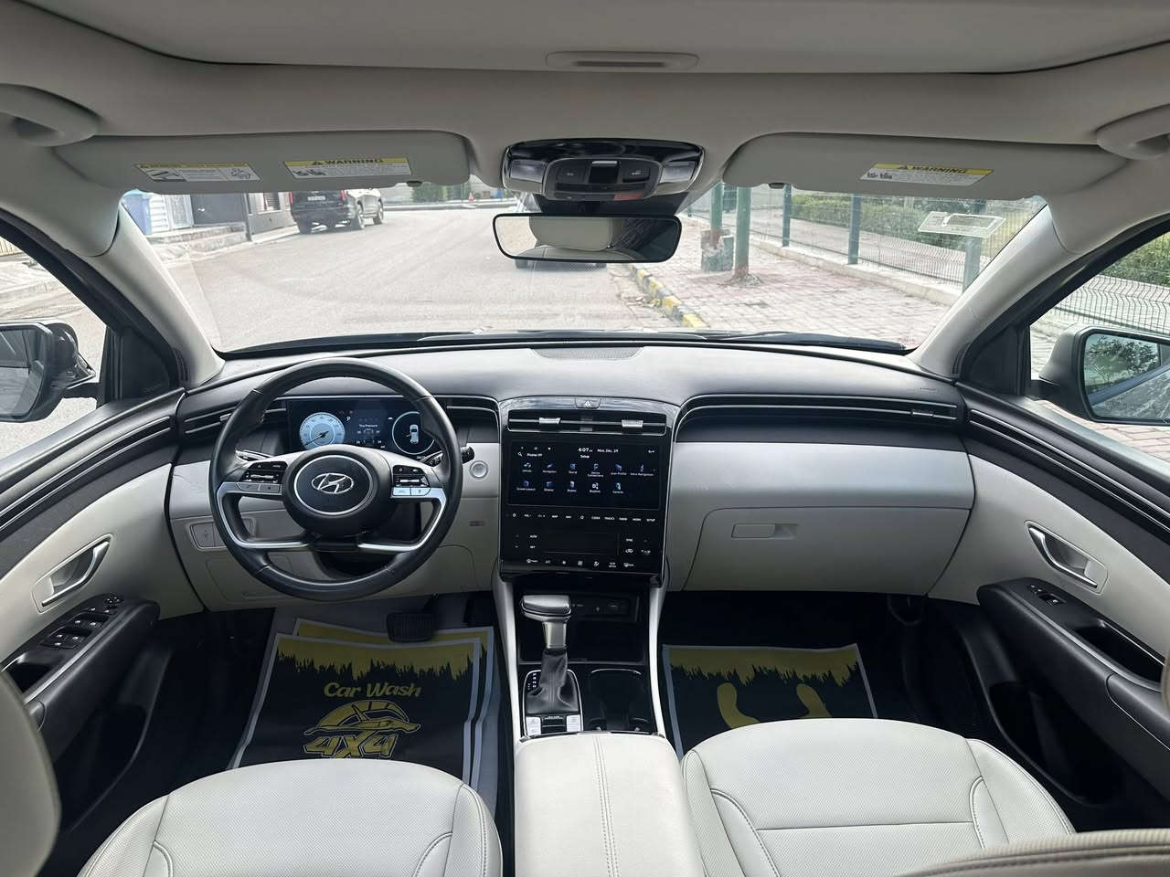 هيونداي توكسان  فول مواصفات للبيع بسعر 179 $
دخول جديد مدفوع كمرك حرة تترقم جميع المحافظات .
✅ الموديل 2024
✅اللون اسمنتي مميز
✅ فتحة سقف 
✅عداد المسافة 28 الف ميل 
✅ مقاعد جلد ابيض
✅مقعد سائق كهرباء 
✅ مقاعد امامية تدفئة 
✅ شاشة كبيرة كار بلي 
✅ رادار امامي و خلفي 
✅ شاحن مبايل واير لس 
✅ تبريد امامي و خلفي 
✅ بصمة تشغيل وابواب 
✅ تشغيل عن بعد 
✅ هاند بريك كهرباء بصمة 
✅ نظام اتو هولد 
✅نظام تزحلق ونزول مرتفعات 
✅محرك بانزين 2500CC
✅ ستيرن هزاز للتحذير 
✅ كامرة خلفية دوارة 
✅ افكيشن ونظاك ملاحة 
✅ نظام فور ويل H Trac الذكي 
✅ اضوية زينون و لد نهاري 
✅ درايف مود 4 أنظمة قيادة
✅ انطفاء وتشغيل ذاتي عند التوقف 
✅ إشارة بالمرايات الجانبية
✅ نقطة عمياء بالمرايات 
✅  توقف ذاتي لمنع الاصطدام 
✅ صندوق خلفي كهرباء 
✅ بردة خلفية و فرشة صندوق عدد 2
✅ أرضيات كاملة و جك وسبير وعدة وكتلوكات
✅ تخم تايرات بلادي نوع ميشلن حجم 19 انج 
✅ تحكم ستيرن وتحديد مسار ومثبت سرعة 
✅ صبغ بنيد وجاملغين امامي وباب سايق
✅ تعديل بارد جاملغ خلف سايق و مقدمة القمارة 
مكان السيارة بغداد السيدية للتواصل على الأرقام 
***********-*********** واتس اب متوفر .
