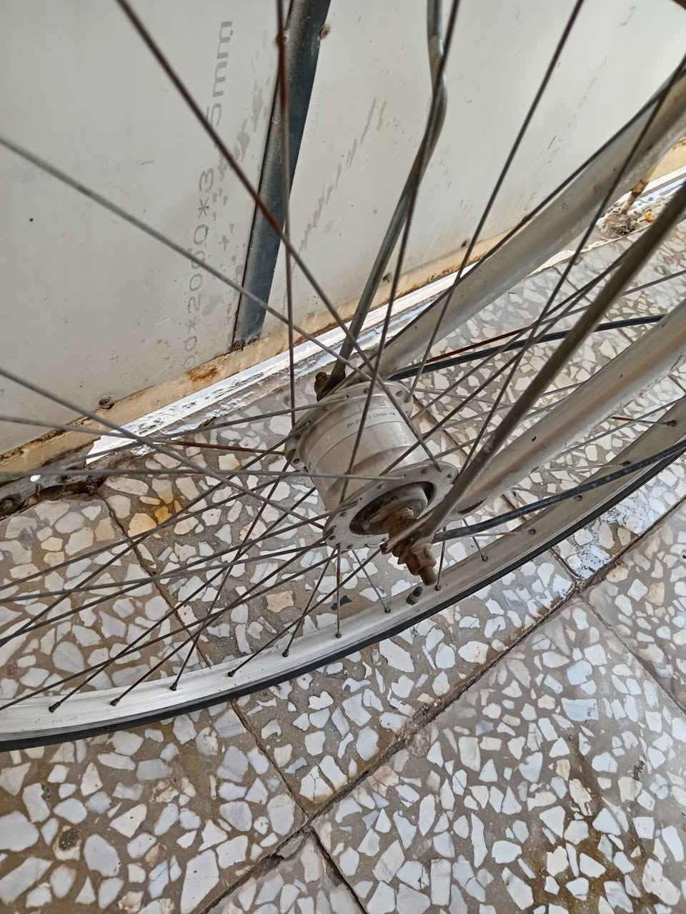 السلام عليكم
بايسكل حجم 27 ياباني جاهز تايرات بريكات امامي خلفي كلشي ماعايز السعر 60 وبي مجال


**إذا كنت صاحب هذا الإعلان وتريد حذفه لأي سبب، رجاءا أرسل رسالة إلى الدعم الفني**