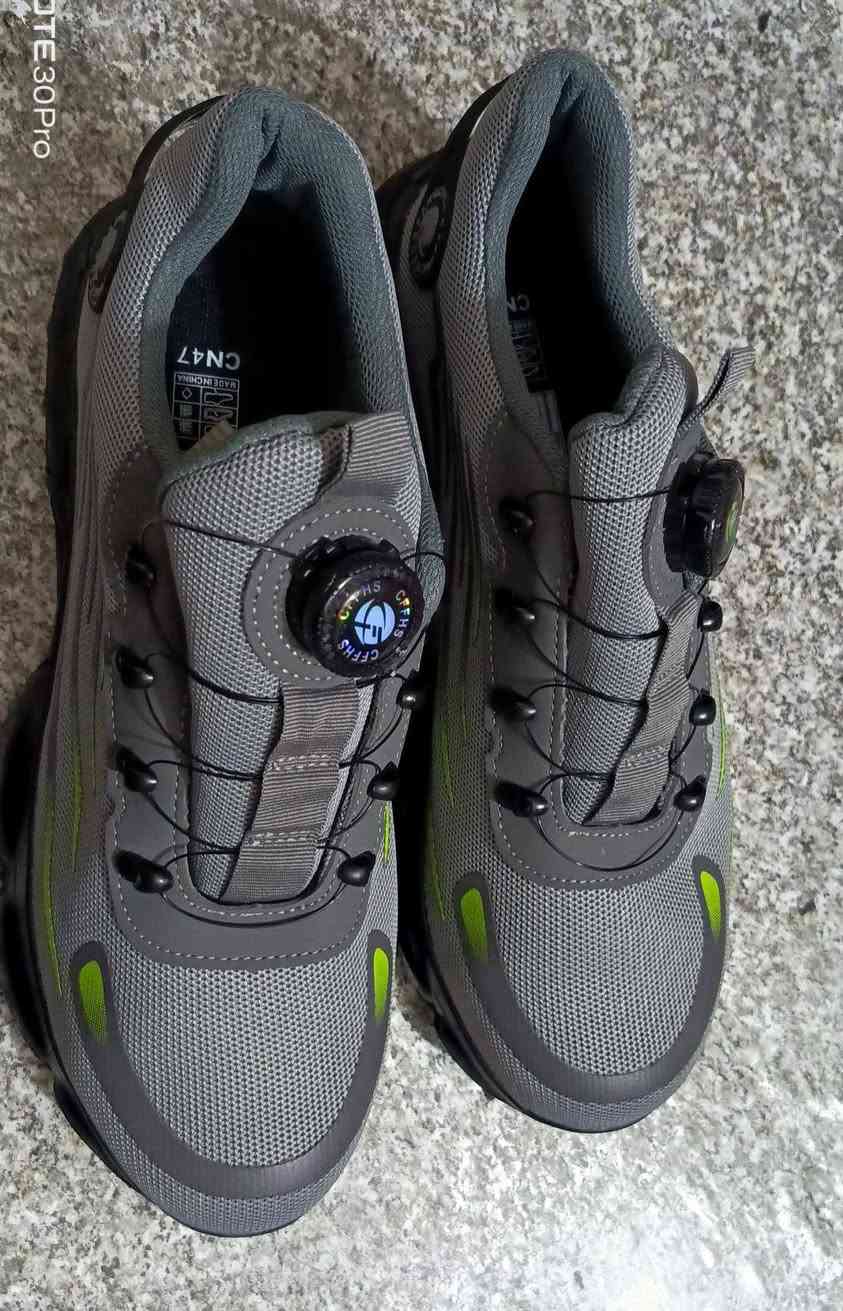 ✅ نظام شدّ بلفّ دائري (سريع وسهل الفتح والغلق)
✅ قماش شبكي (Mesh) للتهوية
✅ نعل سميك مقاوم للانزلاق
✅ غالباً مقدمة مدعمة (ممكن تكون ستيل أو كمبوزت للحماية)
✅ خفيف الوزن مقارنة بالأحذية الأمنية التقليدية
✅ مناسب للورش، المعامل، المخازن، وأعمال البناء الخفيفة
القياس44.
السعر 30 الف شامل التوصيل
الاستفسار ***********
