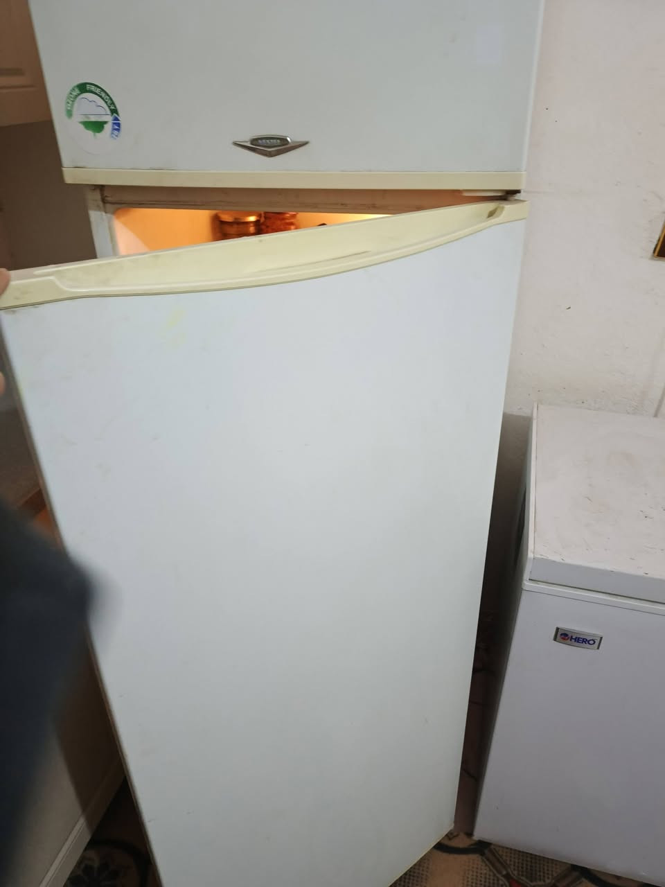 ثلاجه فيستل لبيع 16 قدم تبريد فول فوك وجوه نضيفه جدا السعر 250 وبيها مجال
للاستفسار ***********
