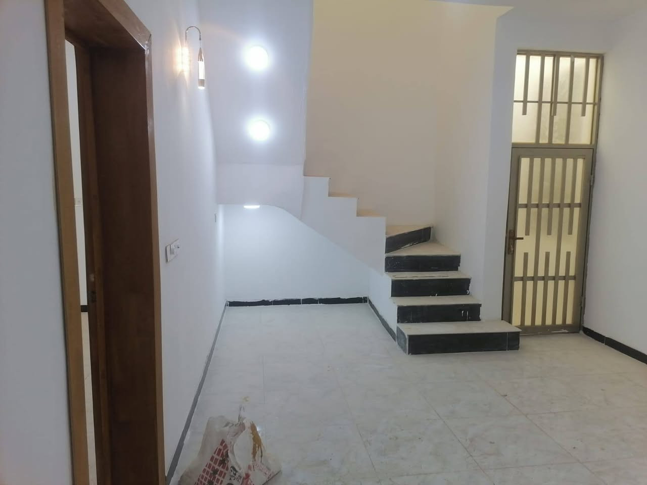 100متر مربعه غرفتين بسعر 40وبيه مجال
العنوان مقابيل جسر الشهداء قرب اسواق تلعفر خدمات كامله قريب للشارع العام للاستفسار اتصال ***********
