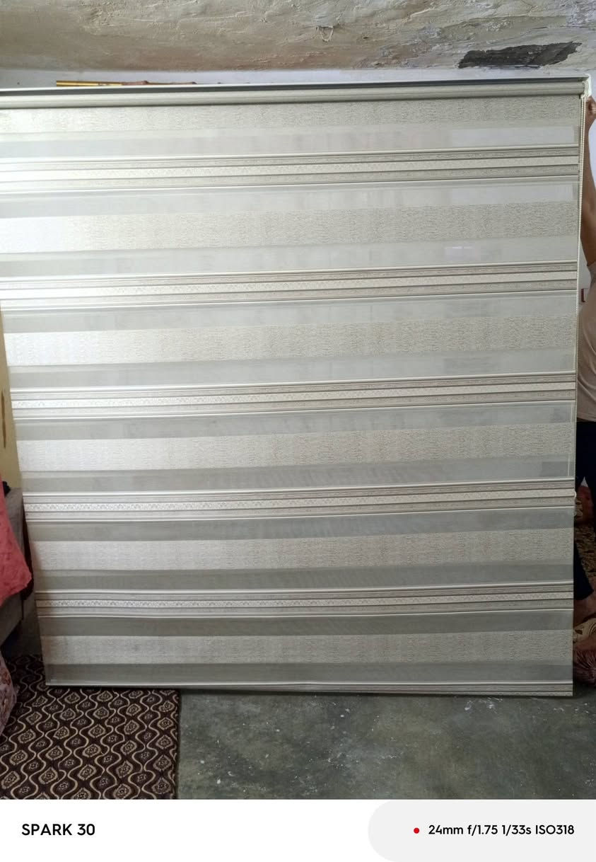 ستائر للبيع جبيره عرضها مترين ونص صغيره عرضها متر ونص  
***********
