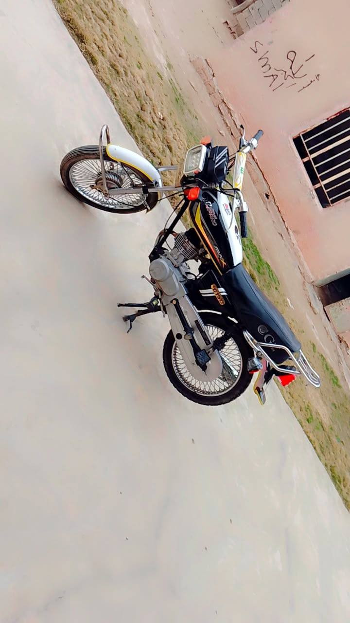 السلام عليكم ماطور نامي برو برو موديل 22 كله شغال  اربعه كير السعر 380 بي مجال ***********
