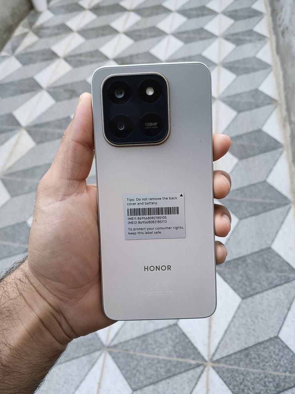 سلامن عليكم 
جهاز للبيع 
هونر X7d جديد لون رصاصي
ذاكرة 256
عشوائية 8+8 دمج16
معالج سنابدراغون 685
باتري 6500 ملي سلملي ع الشحن
هرتزيه الشاشه 120
كاميرا 108 ميكا + مثبت بصري
صوت ستريو ديل
ملحقات كارتونه + شاحنه+ حافظه
الجهاز صارله 90 ساعه من تعرب
عارضه ب 175 بي مجال
بغداد بلديات 
*********** بي واتساب
