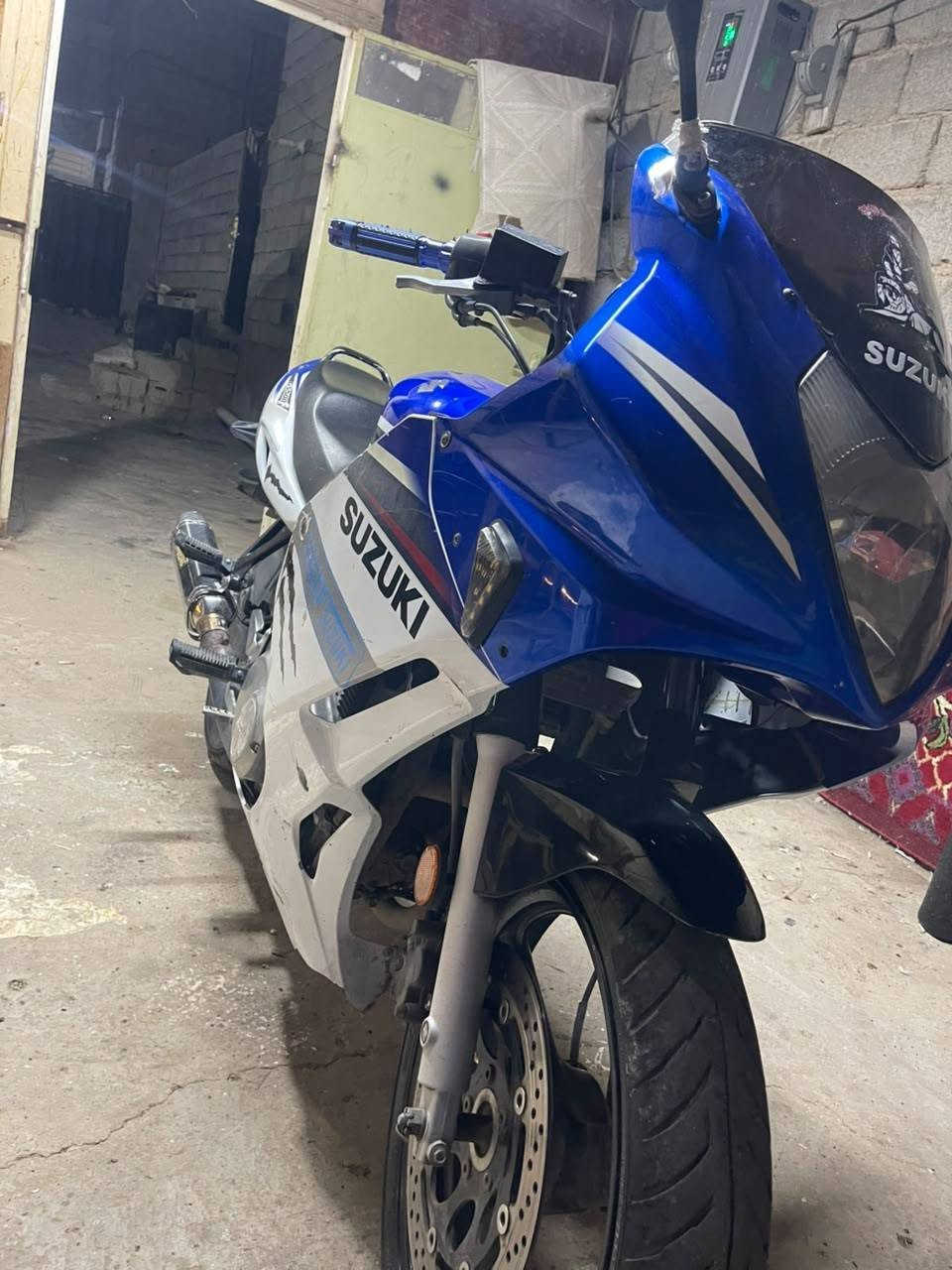 سلام عليكم دراجه سازوكي gs500f موديل 2010 دراجه مكفوله مكينه وكير مكان ديالى بعقوبه ***********
