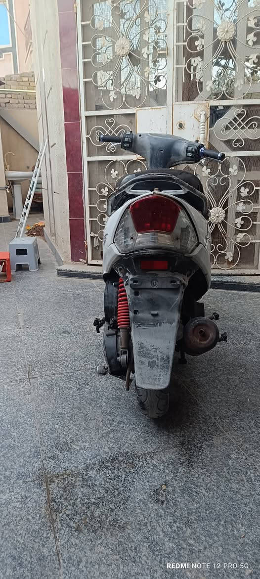 السلام عليكم دراجه ماكس قجمه مفتوحه بس كاور دراجه خير من الله بل مشي تعبر ال100 
كلوبات كله شغاله 
سلف مبدل 
كابريته بلاديه
كفرات بلاديه 
السعر 650 وبيها مجال للشراي 
الرقم.***********

