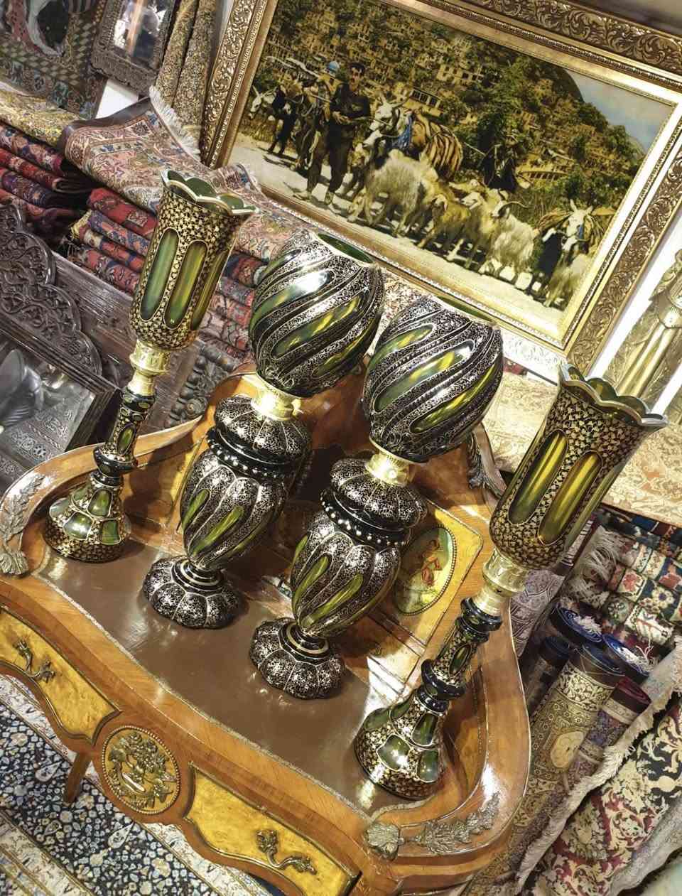 لالات بلور رسم يدوي نفطي
ارتفاع ٦٠ سم 
سعر الزوج ٣٢٥ دولار 
*********** واتساب
