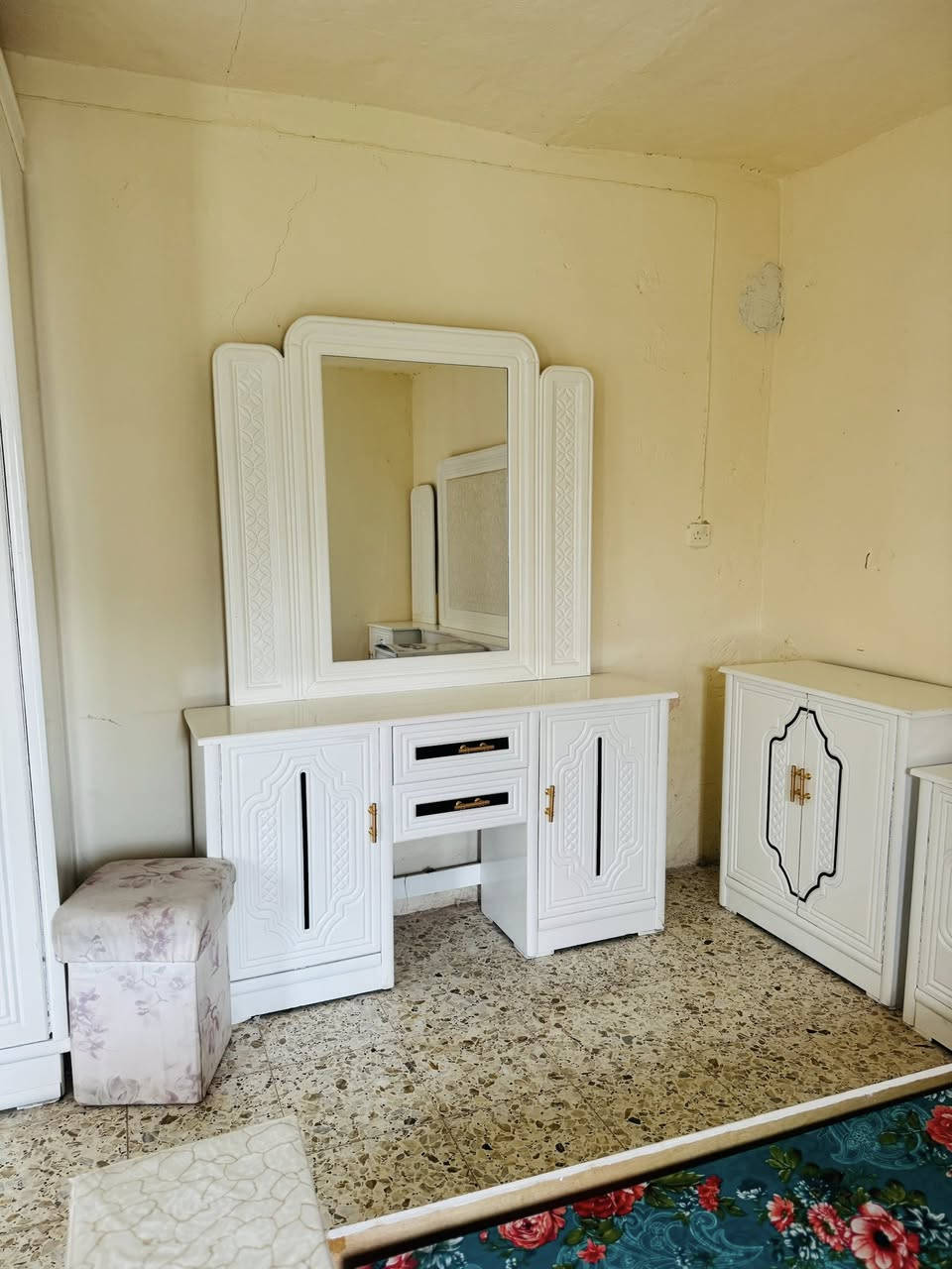 السلام عليكم
غرفه نوم مستخدمه اقل الشهر جديده امانه الله تركي جاهز سعرها ٢٢٥٠ مكاني بابل قرب صيطره الاثار 
للاستفسار اتصل ***********
