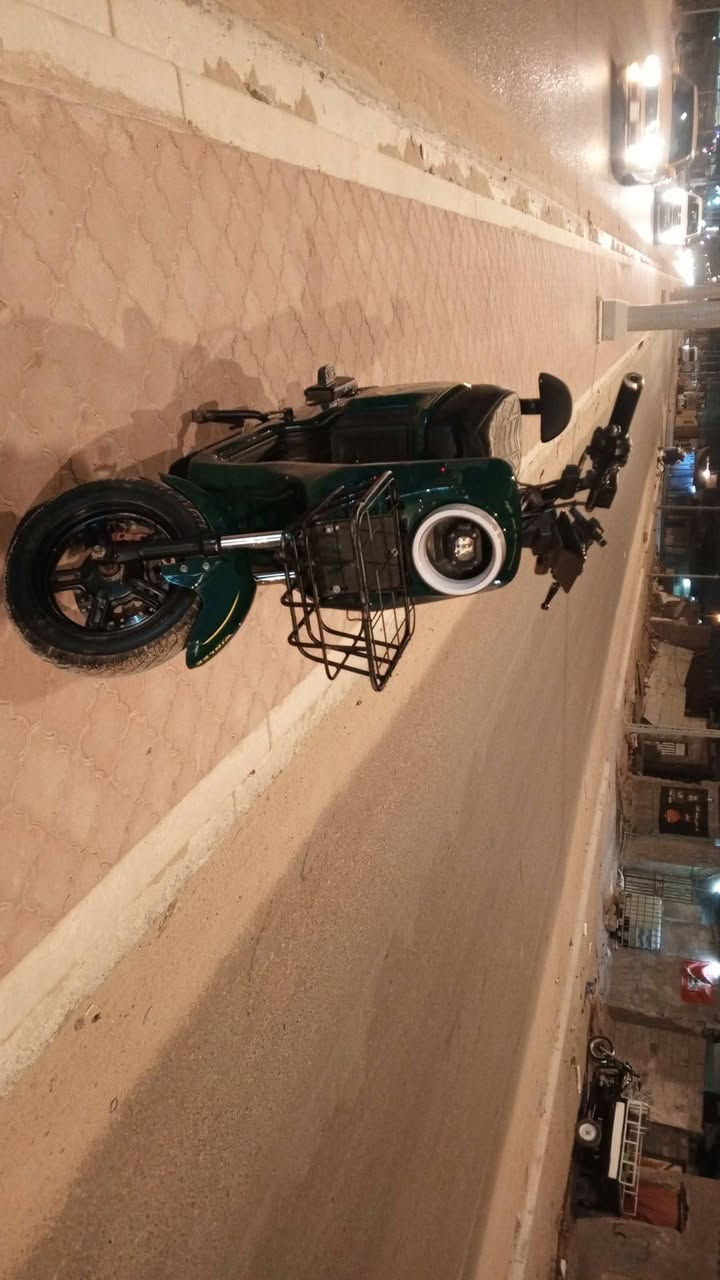 سلام عليكم دراجه R9للبيع
مواصفات الدراجه :

بطاريات دبل 32 امبير 

موديل دراجه 2026 

دراجه ملف 2000

سرعه دراجه 109

اشاره يمنه يسره 

نظام Rبك 

لايت عالي ناصي بلوتوث 

نظام سرقه بصمه وسويج 

تايرات جدد دراجه كامله مكمله 

 مكان البصره الزبير شراي خاص او @إشارة الاتصال ***********
