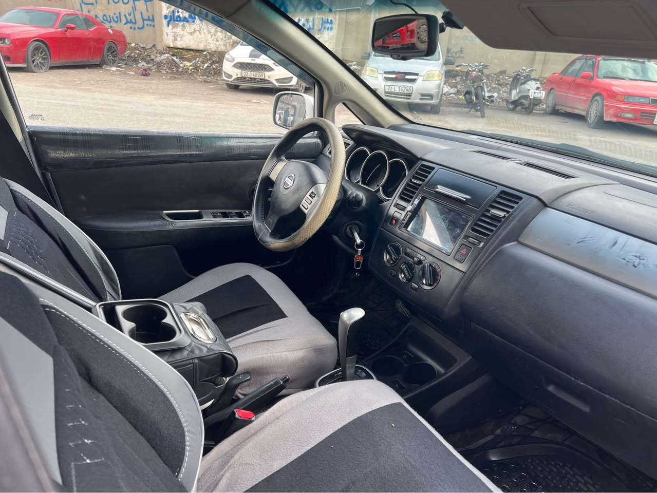 نيسان فئرسا 2012 مواسەفات فول SL گێر مەکینە تەبرید هموی بەشەرت سبوخ بەس بۆلنت بێ ژورێ رونی گێر و مەکینەی تازە گۆراوە بێ مەسروفە سحری ٨٧ شوئن هولير  *********** أربيل, العراق
