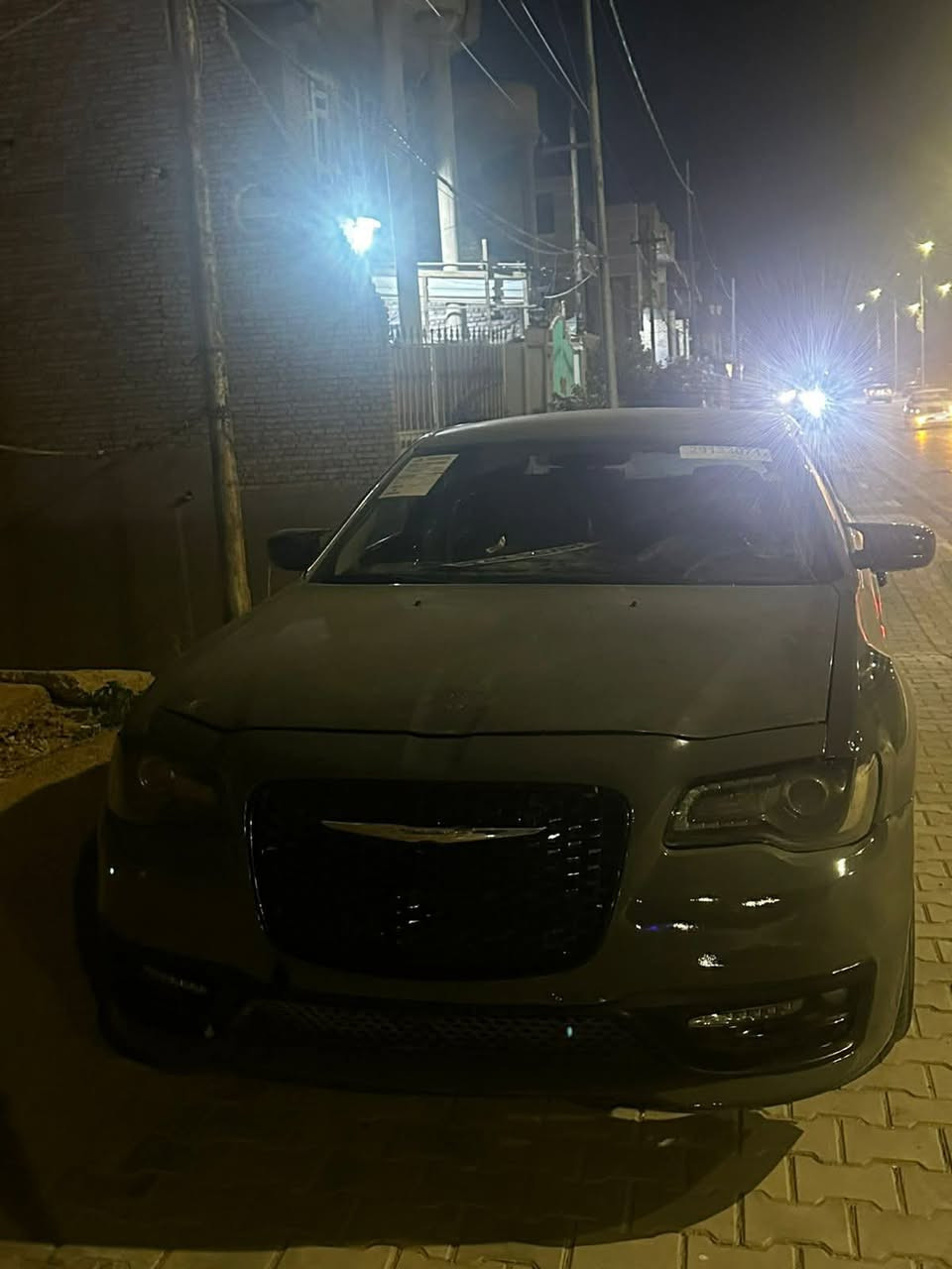 السلام عليكم اوباما S300 V8  2014 محدثة كير محرك تبيرد حدادية مكفولات متومة طبق الأصل مكان واسط رقم راعيها *********** سعرها 60 وبيها مجال
