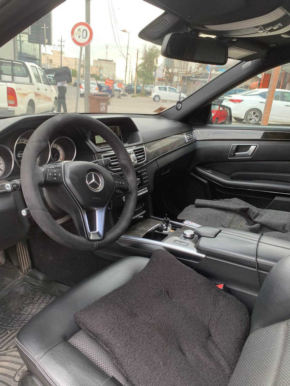 کــــــوردی 
تەنها فرۆشتن بە نقد 

Marcedes benz E200

مارسيدس ي ٢٠٠
مـــۆدێل /٢٠١٤
مواسفات / نيو مواسەفات 
مەکینە / v.4 چوار پستۆن ،
2.0 تۆربۆ / مەکینە کرایتەوە
(٢٠٤) هەزار کم چووە
 بێ ئێڕباگ ، بێ ناوگرتن
بستەک بن رەقەمی سبوغ

نـــــــرخ  (( 16900 $  )) 

ناونیشان هەولێر
 پەیوەندی واتساپ  ***********

عربي 
فقط بیع نقد 

Marcedes benz E200
مارسدس  
مــــــــودیل/2014
مواصفات/ E200 ،
 نصف مواصفات
(٢٠٤)الف كم ماشي
محرك /  v.4 اربع سلندر
٢٠ توربو محرك مفتوح
بدون ایرباك ، بدون دواخل
خلف الرقم شبر صبغ

سعر   (( ١٦٩٠٠ $  )) 
عنوان اربیل ، للاستفسار 
*********** أربيل, العراق
