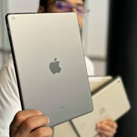 ايباد ايفون ابل للبيع للاستفسار خاص او واتس اب 07713727332