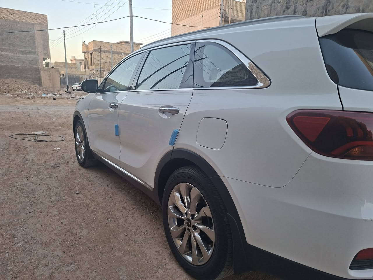 سورنتو ٢٠٢٠ فول مواصفات 
الضرر بارد بابين الجهة اليمنة 
عداد المسافة ١١٨ كم 
السعر ٢٥٠ وبيها مجال
الاتصال ***********
