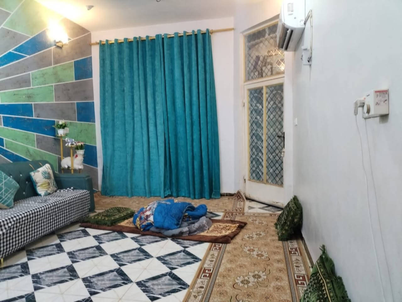 بيت للبيع زراعي بستان ال جايد 

مقابل حي صناعي

لمساحه 250م

بناء درجه اوله

تاريخ لبنا 2020

بيه ٣ غرف وبراني ومطبخ وطارمه وتهويه على طول لبيت

وحمام داخلي وخارجي

كهرباء ومودلد نبير

وشوارع كله مقرنص ومجاري كامله

وعرض شارع 12م

وقريب على شارع العام

سعره 90وبيه مجال


**إذا كنت صاحب هذا الإعلان وتريد حذفه لأي سبب، رجاءا أرسل رسالة إلى الدعم الفني**