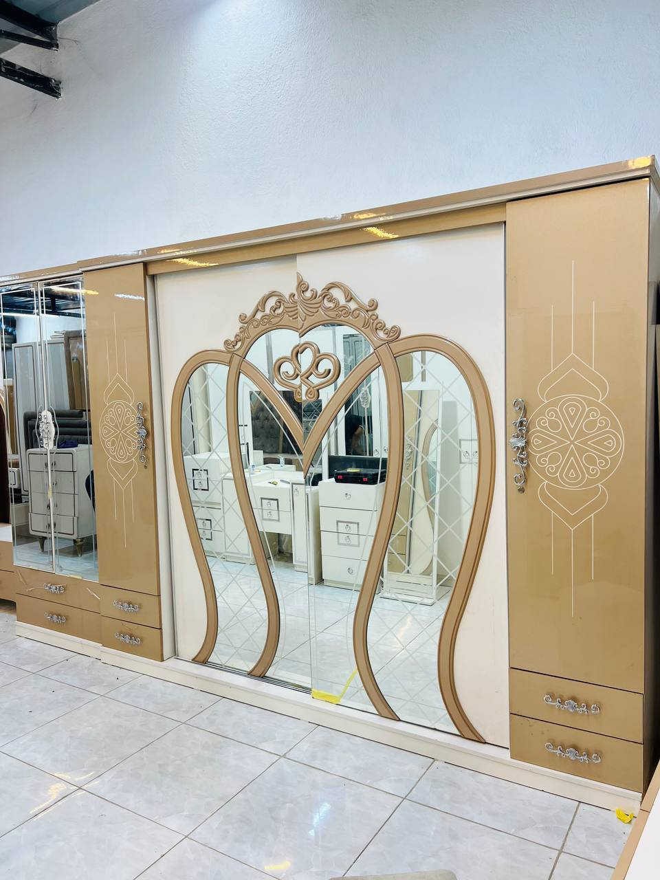 غرفه نوم تركي عشر قطع ضخمه شغل ثقيل للبيع استفسار حجز وتساب ***********
