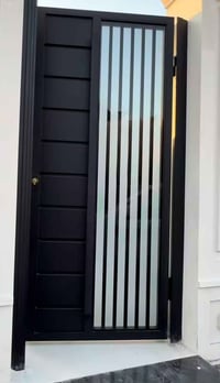 عرض ٣ ايام • باب ٢م×١م • حديد ٢مم