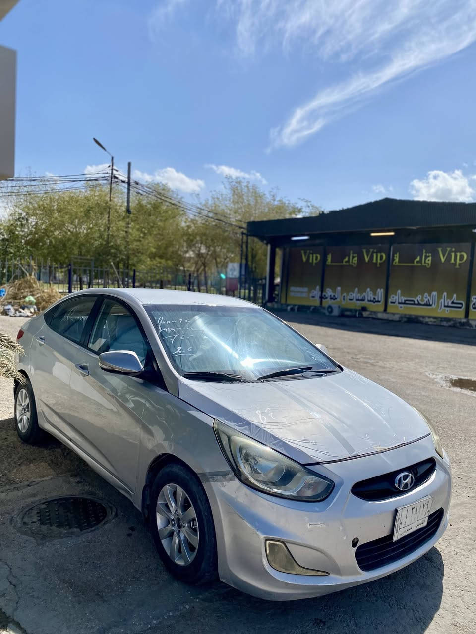 للبيع اكسنت 2013 بلو خليجي
١- حجم محرك ١٦٠٠ دوش قطرتين المرغوب 
٢- سيارة مداور ثاني يوم سنويه  لل 2028 
٣- سياره جاهزه كلش ع اخر حبايه كير مكينه 
٤- منظومة بانزين كله جديد بلكات و بخاخات وعبوة وحساسات كله جديدة يعني انسى دوانز كله بانزين عادي 
٥- تبريد ثلج منظومة كاملة بدلته هذا صيف حتى راديتر 
 ٦- (سياره مكفوله من قطره صبغ ومن حار )
الضرر ( بيه تبديل فقط قبق بانزين و بارد موضح بصوره )
٧-  تخم تاير جديد
   
سعر 86 وبيه مجال مكاني النجف 
الرقم :  ***********
