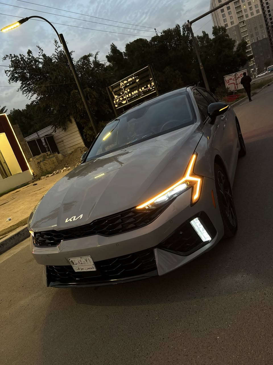 السلام عليكم
📢كيا K5 جيتي لاين موديل 2025 للبيع 📢 لون مميز سمنتي

2025 KIA K5, GT-LINE

☣️☣️ فوول موصفات 1/1 

🛑 موصفات السيارة 

💯بصمة تشغيل و ابواب 

💯فتح سقف بنورامية بالكامل 

📛شاشة حجم كبير متصل 

⭕️ويل كب حجم 18 انج

❌ شحن واير لس

⭕️ دركة حرف D

‼️كشنات رياضي و جلد لونين 

🛑كشن كهرباء و تدفئة 

‏🆘داخل بلاك بيانو 

✈️محرك 2500 تنفس طبيعي 

🛩️كير 8 نمر 

🛑حساسات امامي خلفي 

🚷رادار امامي خلفي جانبي 

💡لايت لد و زنون 

☣️بكلايت لد led

❌ بعدهة بحاله الزيرو
وبعد بيهة هوااي مواصفات 
والسيارة فؤول للاخير 
صور حادث السيارة على واتساب سونار داخل منشور
تبديل بنيد فقط نفس لون وصبغ جاملغ نفسه بدون اي دواخل حادث سطحي
طاك بيهة اريباك دشبول وستيرن دشبول مبدل منضومه اصلي
🛑🛑 حالياً السيارة بدون رقم دخول جديد 🛑🛑
💸 و السعر 185 وبيهه مجال مكاني بغداد الدوره حي الصحه اي ستفسار اتصل وتدلل رقمي ***********
