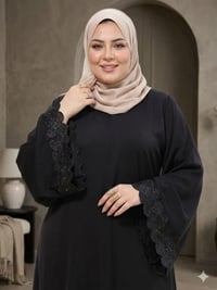 عباية خليجية • كريب أسود • تطريز يدوي