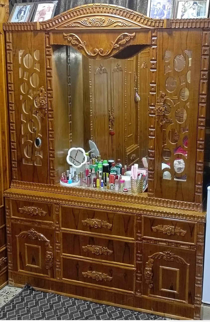 غرفت نوم ملحق فصال عراقي نضيف لمعرفة السعر اتصل عل الرقم ***********
