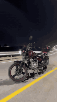 دراجه ارنوب مديل 2020شخط مامشخوط مكفول كفاله عامه من التاير لتاير الدراجه بلاديه كامله ومكفوله مابيها اي نقص غير مراه وحده اليمنئ بريكات امامي وخلفي وكهربائيات كلها شغاله لايت ثلجي عالي  وناصي مكاني السحاقي العكسه السعر مليون و100وبي مجال بسيط الستفسار ع هاذا الرقم ***********
