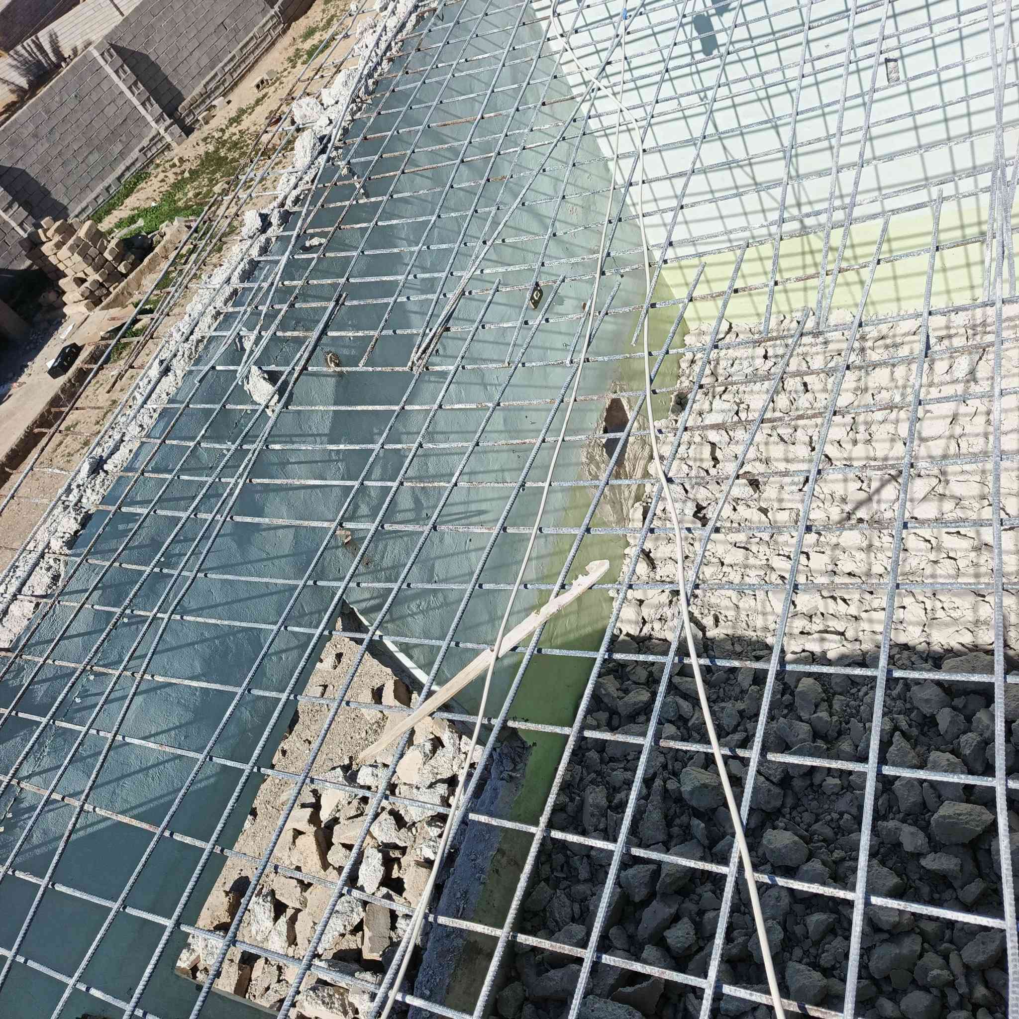 السلام عليكم يوجد حديد  ابل نص اوكراني مستخدم للبيع الطول 6 متر 
سعر الطن 650 قفل اللاستفسار عل رقم 
***********
***********
