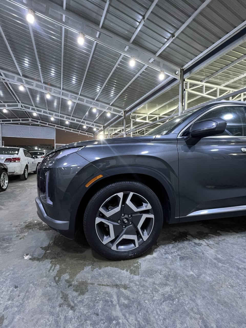 هيونداي باليسيد 2023 (Hyundai Palisade) سيارة دفع رباعي عائلية مجهزة بمحرك V6 سداسي الأسطوانات سعة 3.8 لتر يولد 291 حصاناً وعزم دوران 355 نيوتن.متر، أو محرك 3.5 لتر بقوة 277 حصاناً، مقترناً بناقل حركة أوتوماتيكي بـ 8 سرعات.
ملاحضه سياره وارد أمريكي حادثه جاملغ فقط 
ماشيه تقريبن ٣٠ ميل 
سياره جديده فول موصفات 
ترهم بيع مروس 
***********
***********
سعره اتصل خاص فقط وتساب
