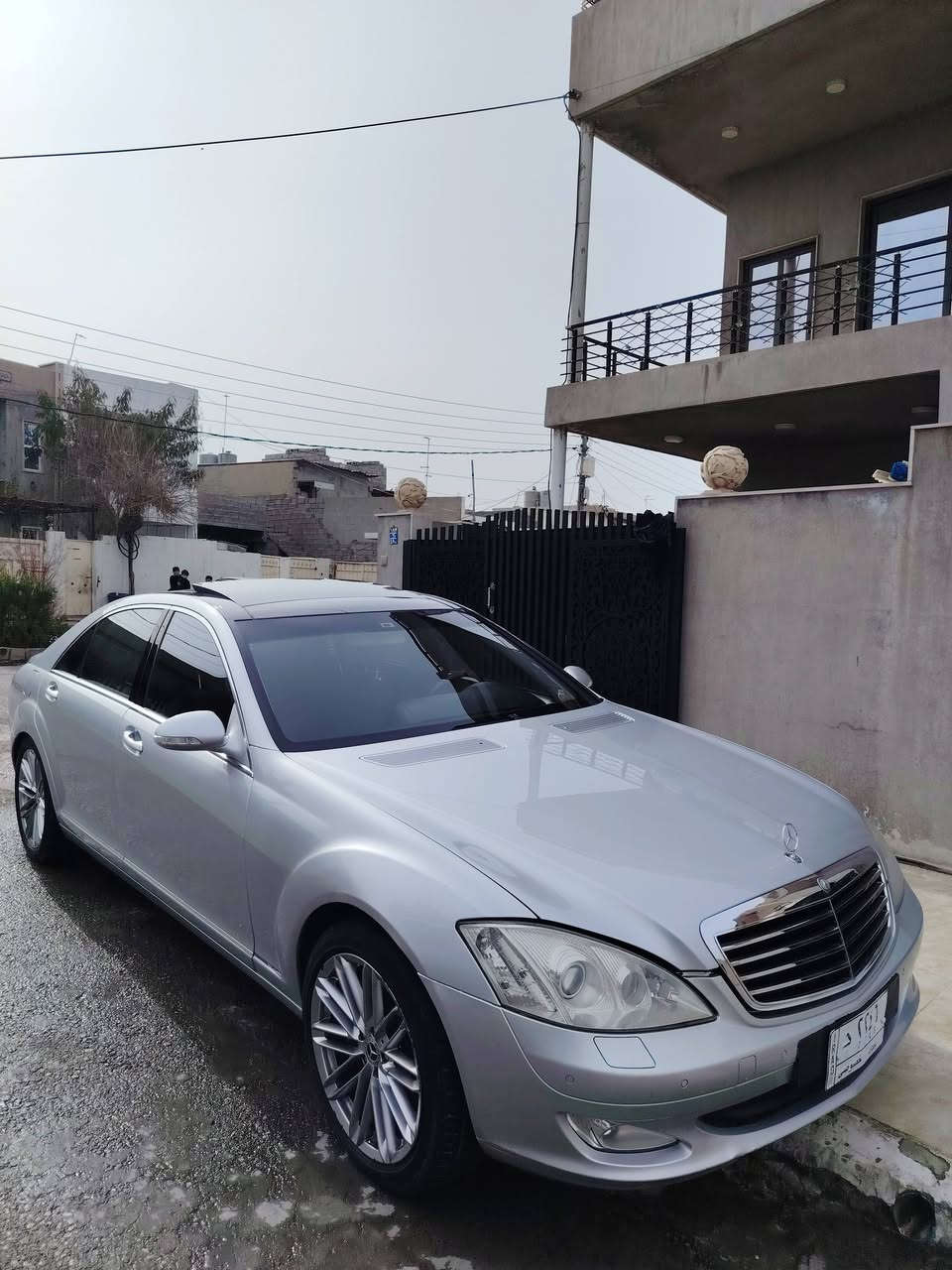 مارسیدیس s مە کینە 500  v8قە بات قە بات مواسە فات مودیل 2008
سیارە کە فول فول مواسە فاتە سیارە کە رە قە م بە غدا سە نە وی بلاستیک دوو بارجەسبوغی هە یە بی لیدراوە سیارە کە بیش و بشتی کە بسە بی شوختو قە ب و قوبە تا بلی خاوینە بە جدی مالی دوستە بە شە رتی گیرو مە کینەو تە بریدو  تە قە و رە قە و کارە بای دەیفروشم دینار مسروفی تیدا نییە  سیارە کە بانورامە یە ناو فی ئایبییە گوشین هیتە ری سارد و گە رم گوشین خە زن گوشین کارەبای  گوشینە کانی دواوە شی هیتەری سارد گە رمە کارە بای وە خە زنە دە بل گیرە بیشو بشت عە ساسە وە رادارە وە  تاخم بە ردەبیلادە 
نە ینوک کارە بای هیتە ر شە فتە هە ر جوار تە کە ر هە وای  بە شە ر سیارە کە زور خاوینە بە جدی مالی دوستە کامل مسروف  کراو جوار تایو ویلی نوی خراوتە زیر لایتە کانی ئیل ئیدی و بە رزو نیوی ئە بیت 
شوین هە ولیر 
ز.م
***********
سحر ۹٥ مجال
