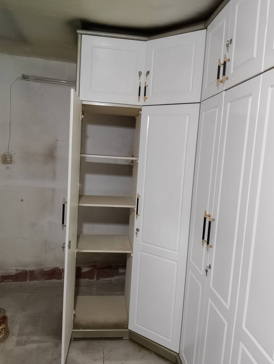 معرض سليم
كنتور كويتي إيطالي مستخدم شرط النظافه والمتانه وشرط
إيطالي تكمه مو تركي ولا ماليزي 6، باب يجي نظام زاويه 
السعر 550. ألف عنوان داخل المنشور ***********
